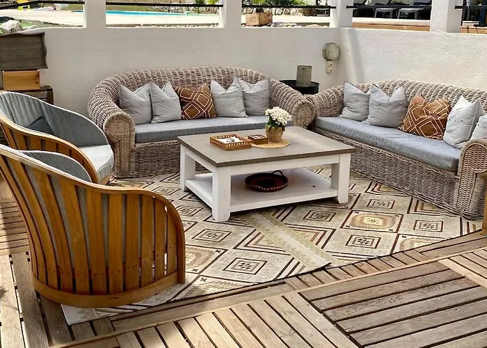 Charming With Big Pool And Ac In Villa