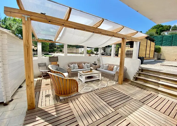 Villa Charming With Big Pool And Ac In