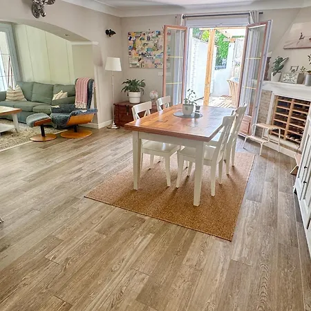 Charming With Big Pool And Ac In Антіб