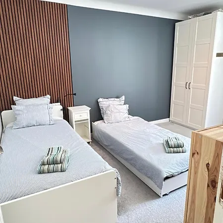 Charming With Big Pool And Ac In Вілла