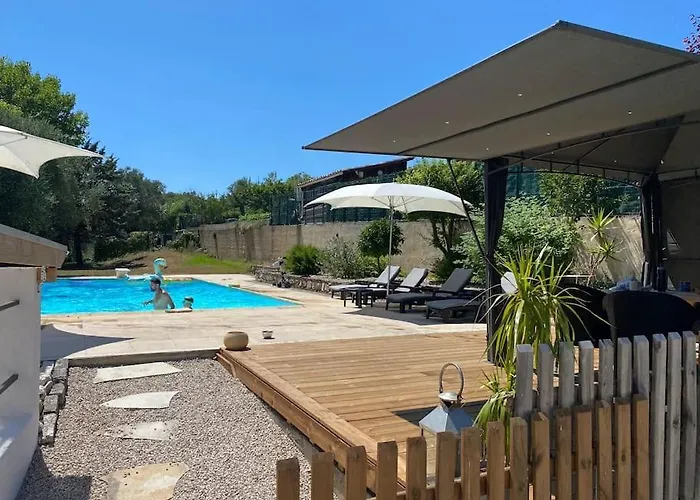 Charming With Big Pool And Ac In